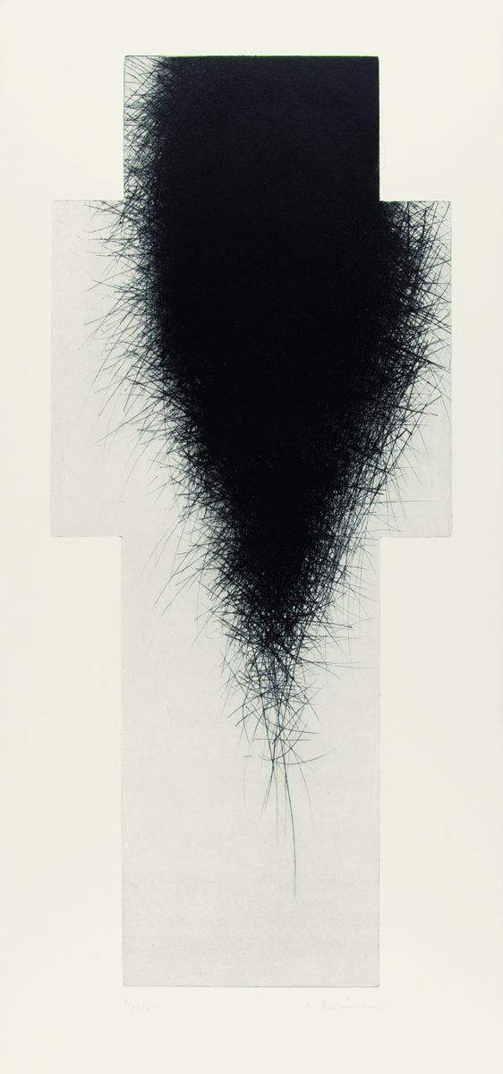 Ein Bild mit weißem Hintergrund. In der Mitte ist ein breites Kreuz und in dessen Mitte ist ein schwarzer Fleck bestehend aus kleinen Strichen.