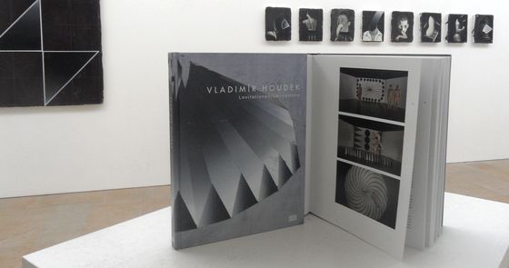 Image of the exhibition catalog "Vladimír Houdek. Levitations"